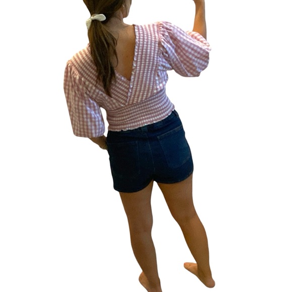 A&F PINK GINGHAM CROP TOP
M - Picture 10 of 11
